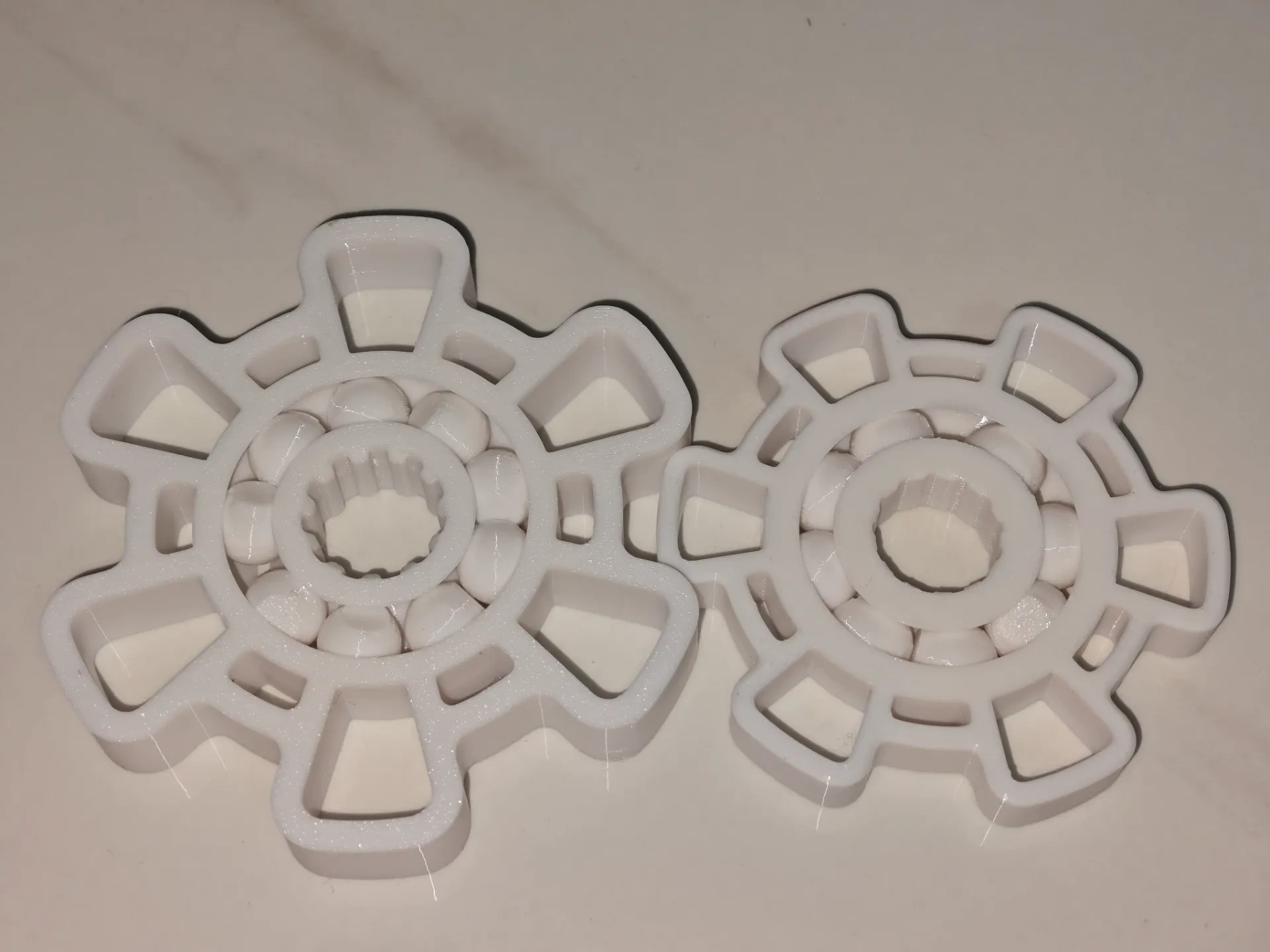 Miniatura 2 do modelo 3D 解压手指陀螺（超顺滑一体打印轴承）