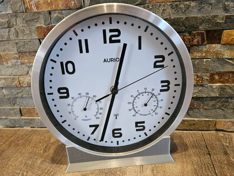 Halter Wanduhr