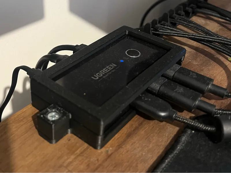 UGREEN USB Hub Computer Switcher Case