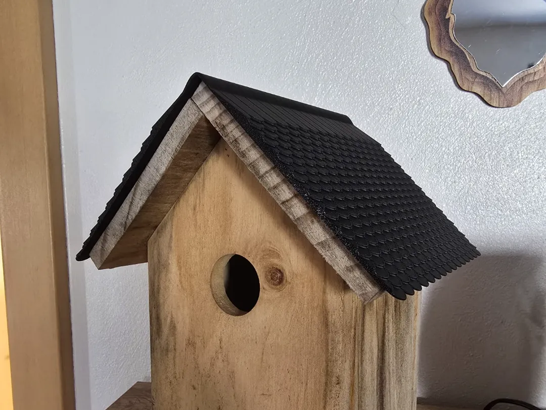 Toiture miniature à tuiles pour nichoir