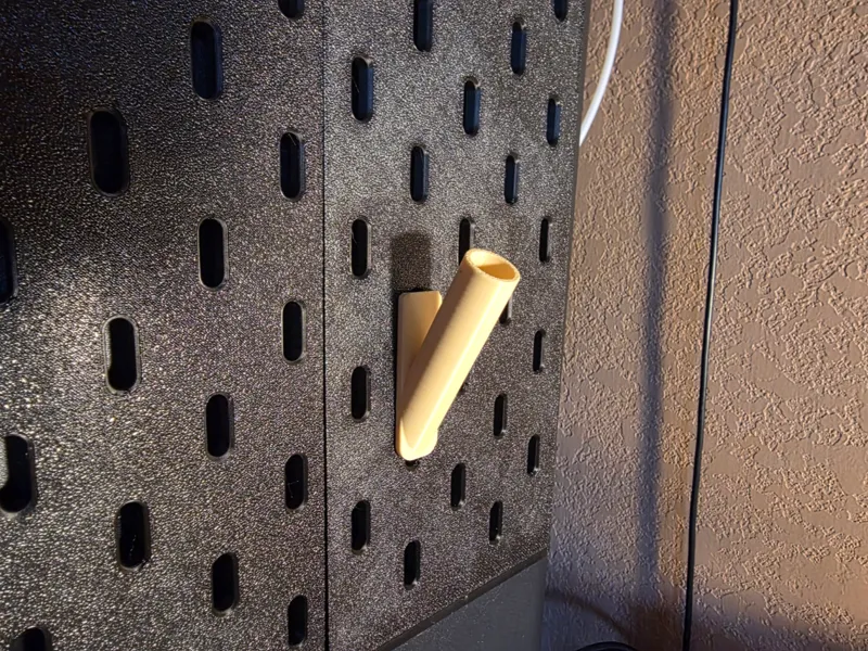 Single, Angled Sharpie Holder With SKADIS Mount