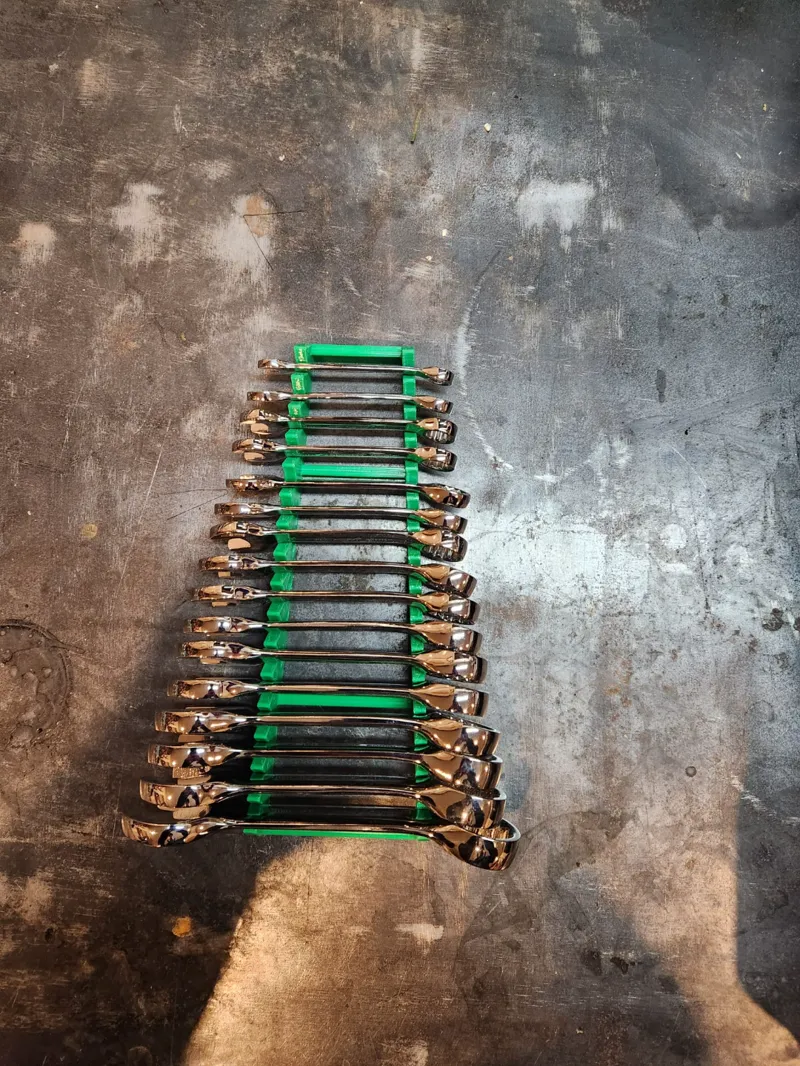 Stubby Wrench Holder - 16 Wrenches