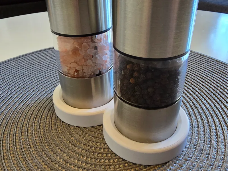 Salt and pepper grinder tray