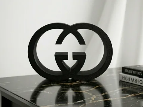 Letrero o emblema decorativo: Luxury Logo Decor — Gucci (3D Stand) — referencia de MakerWorld