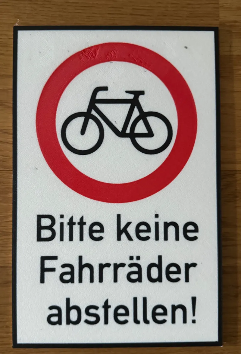 Schild "Bitte keine Fahrräder abstellen"