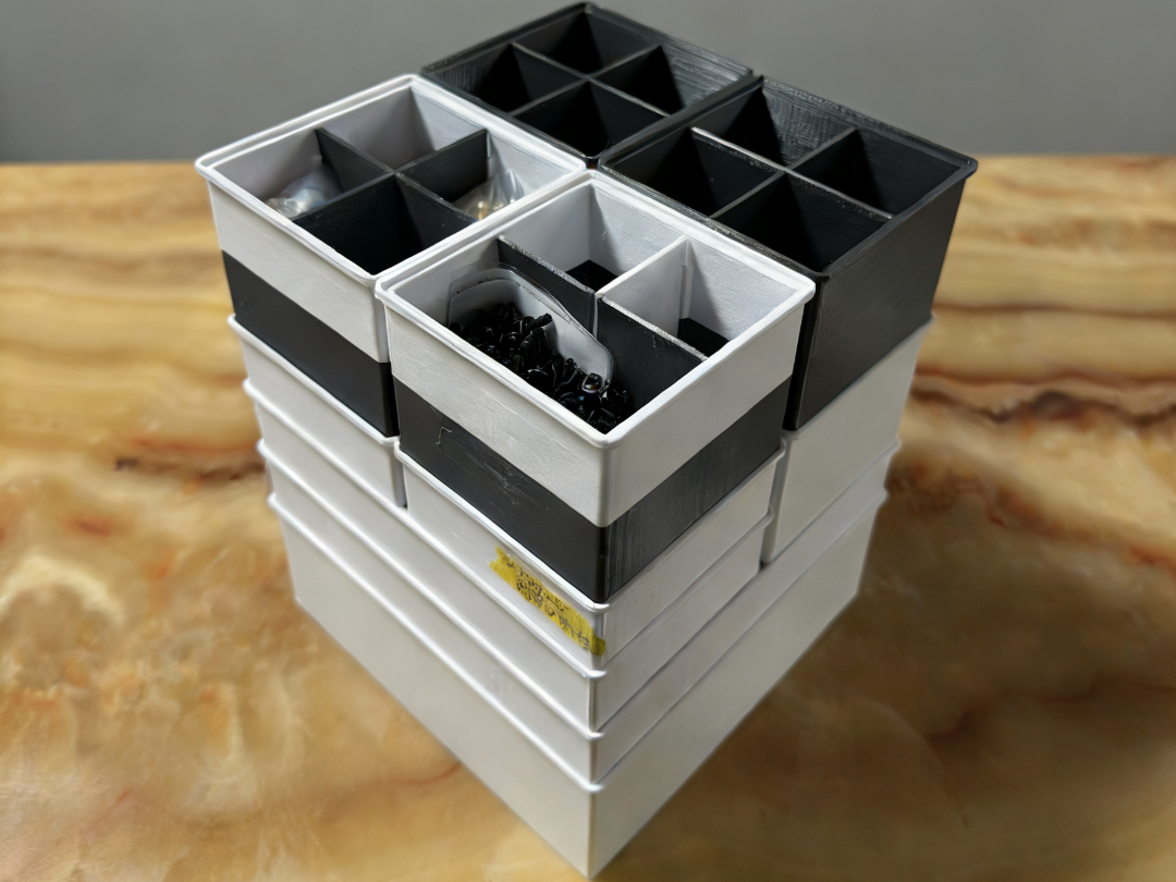 Miniatura 1 do modelo 3D 模块化可堆叠分格收纳盒