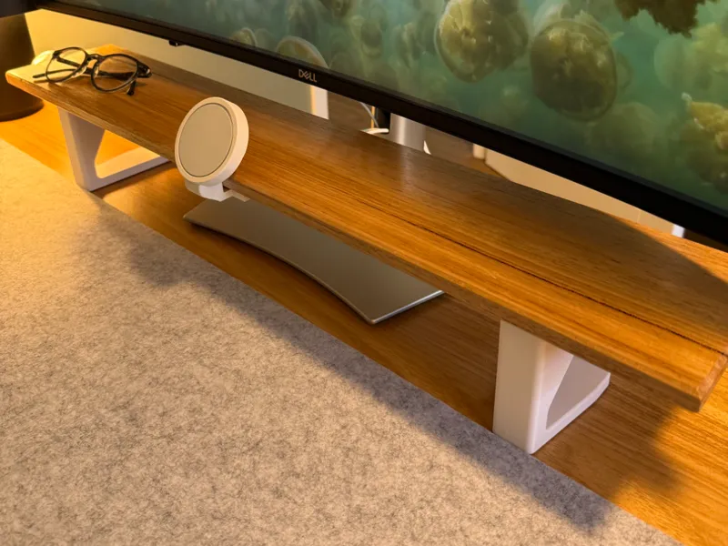 Legs for desk riser / shelf