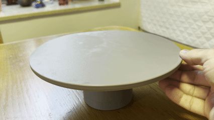 Revolving cake stand