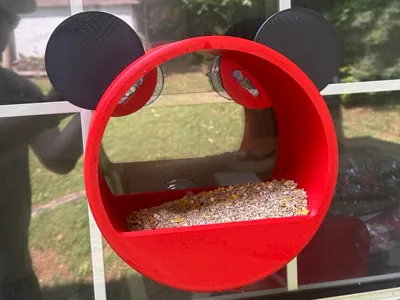 Minnie mouse bird feeder 
