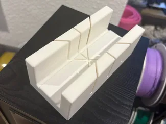 Präzise Gehrungsschneidlade (Mitre Box)