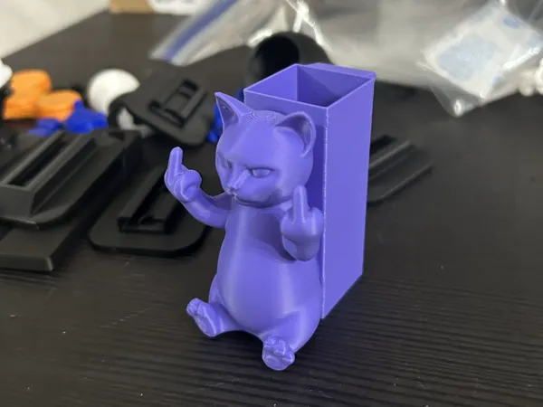 Figurine chat avec pince porte-tube
