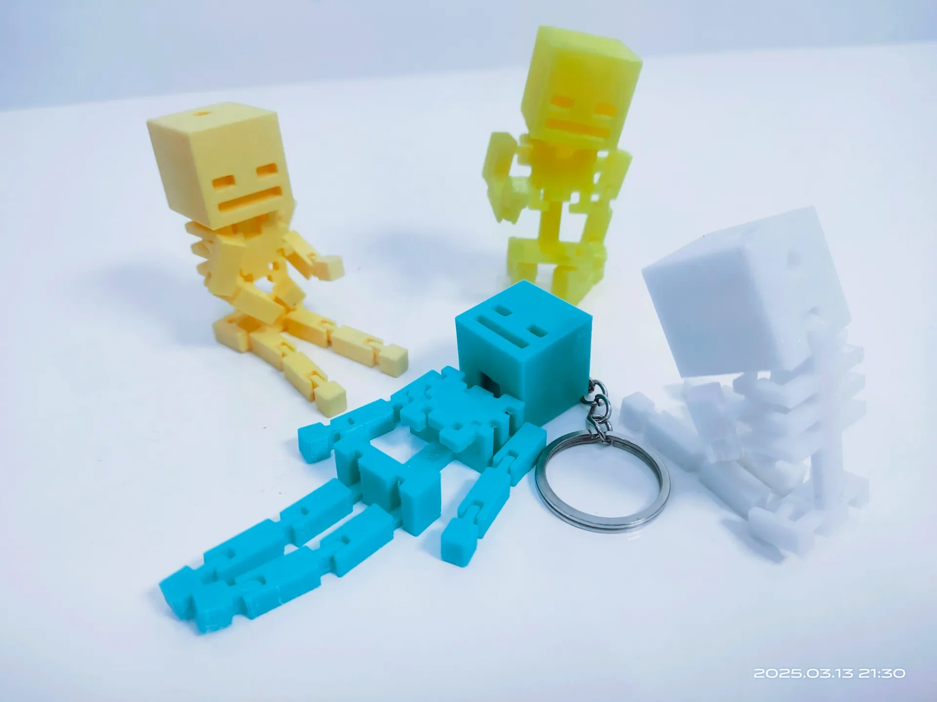 Miniatura 2 do modelo 3D Minecraft 一体打印超可动 骷髅 挂件/钥匙扣