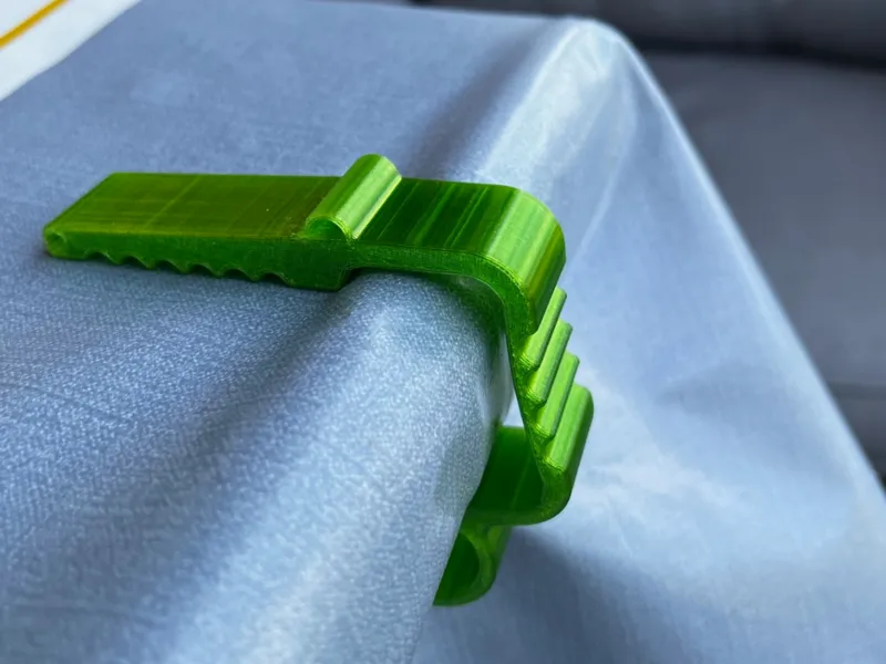 Crocodile table clip