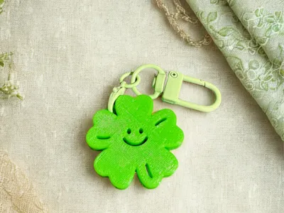 Lucky clover keychain