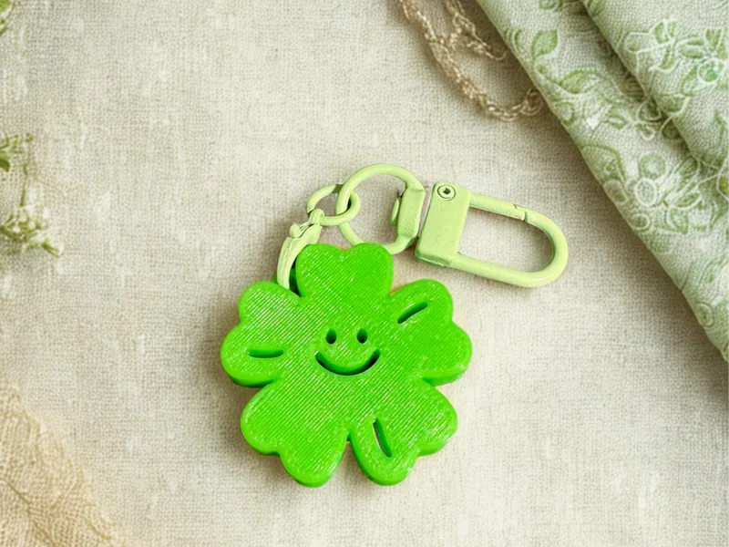 Lucky clover keychain