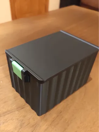 Box with lid and lacht/ caja con tapa y cierre