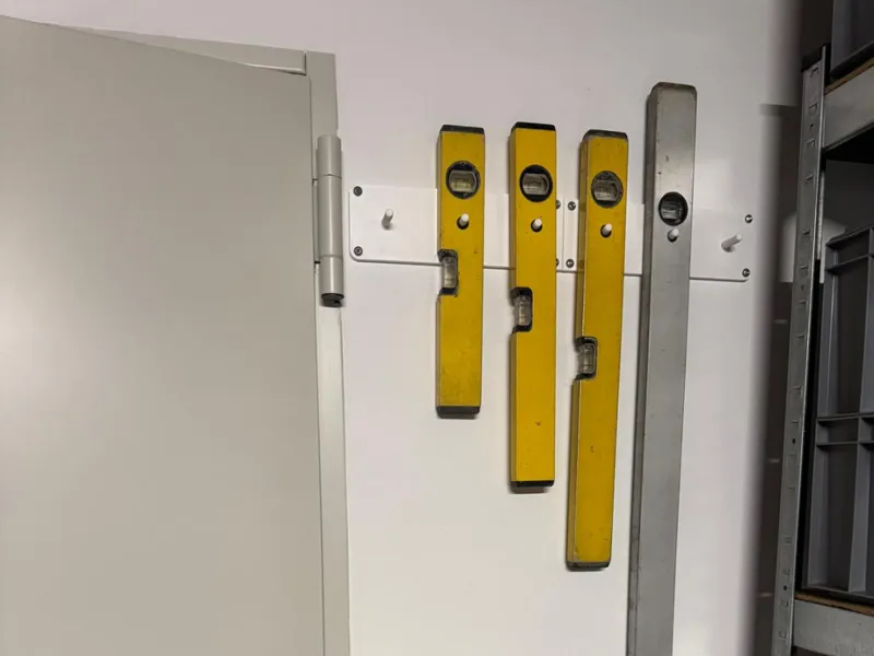 Wandhalter für 6 Wasserwaagen