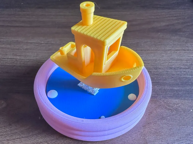 Fidget Benchy in toy pool 
