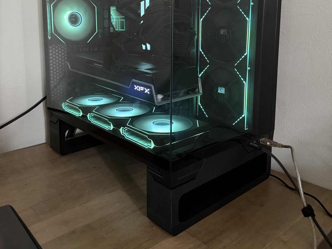 O11 Vision Compact PC Riser Seamless