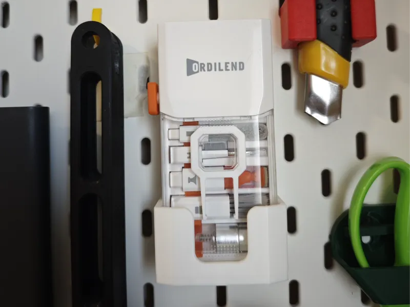 Electonics cleaning kit holder Skadis