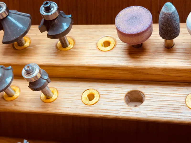 Router bit storage adapter insert, 1/2" to 1/4"