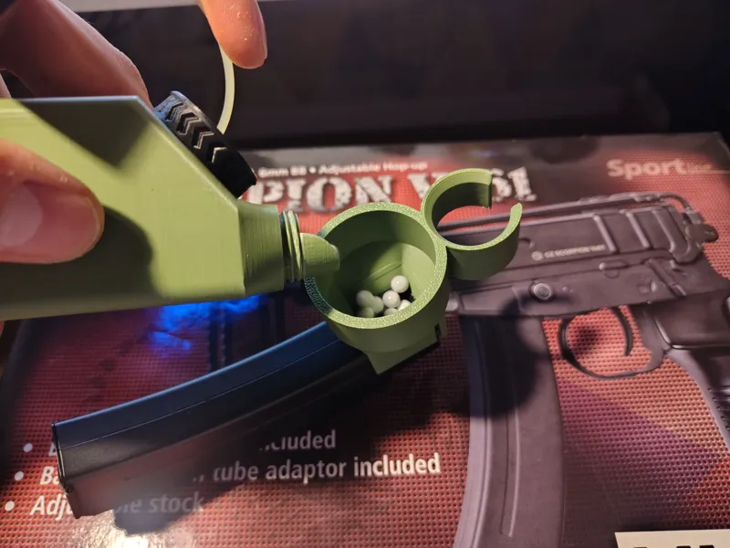 Funnel for scorpion Vz61 magazine (airsoft gun)