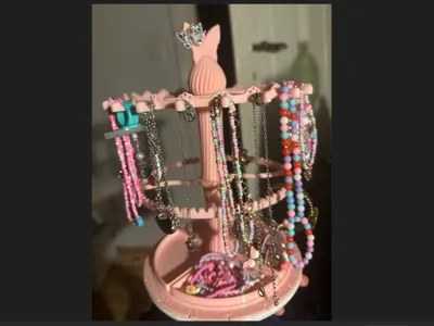 Rotating jewelry holder