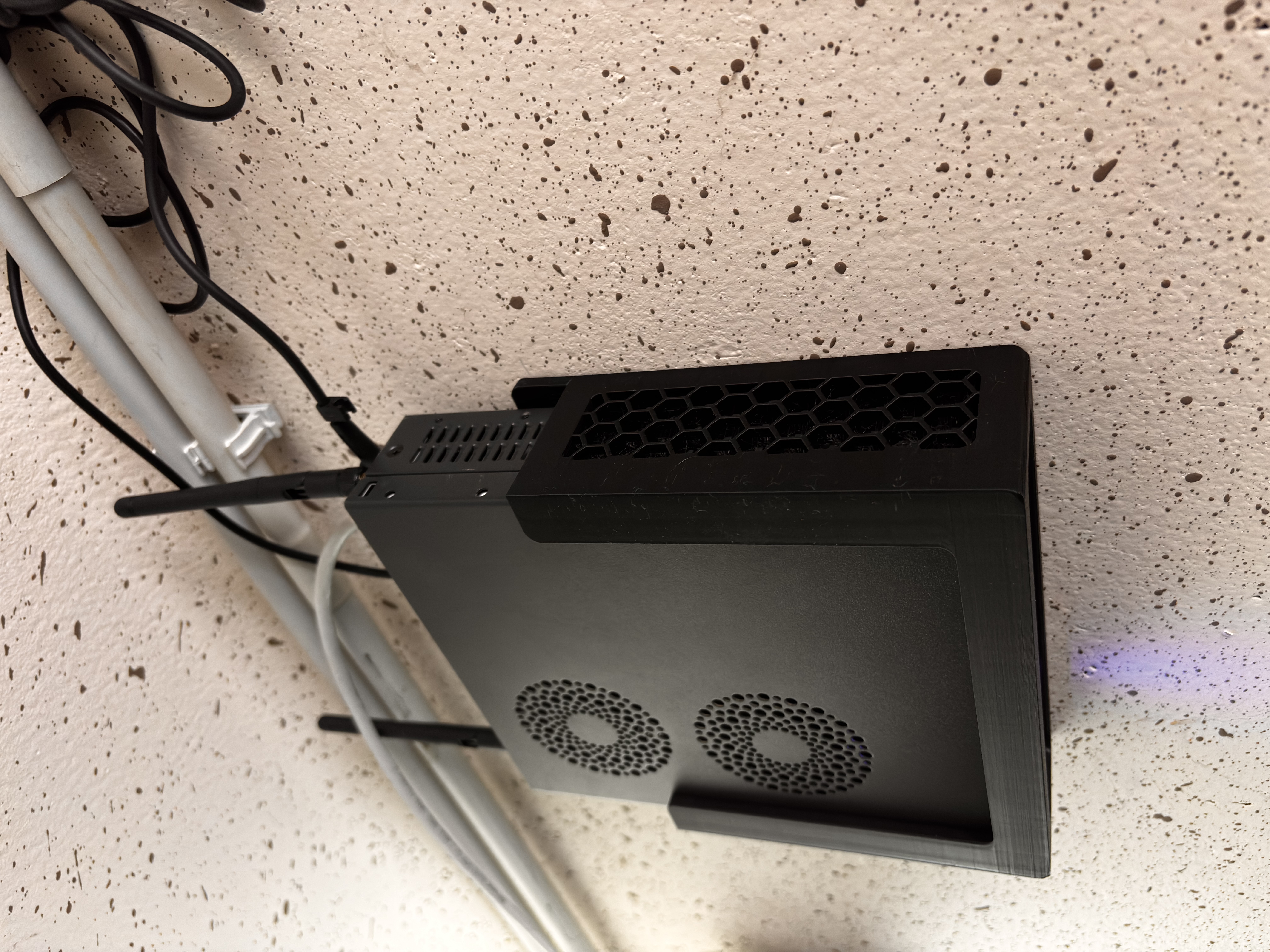 Miniatura 2 do modelo 3D Wall Mount for Mini PC
