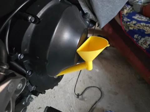 Letrero o emblema decorativo: Motorcycle Oil Funnel - Yamaha Tracer 9 and other — referencia de MakerWorld