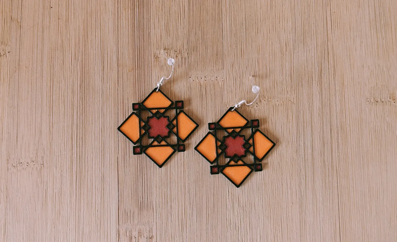 Alhambra earring view 3