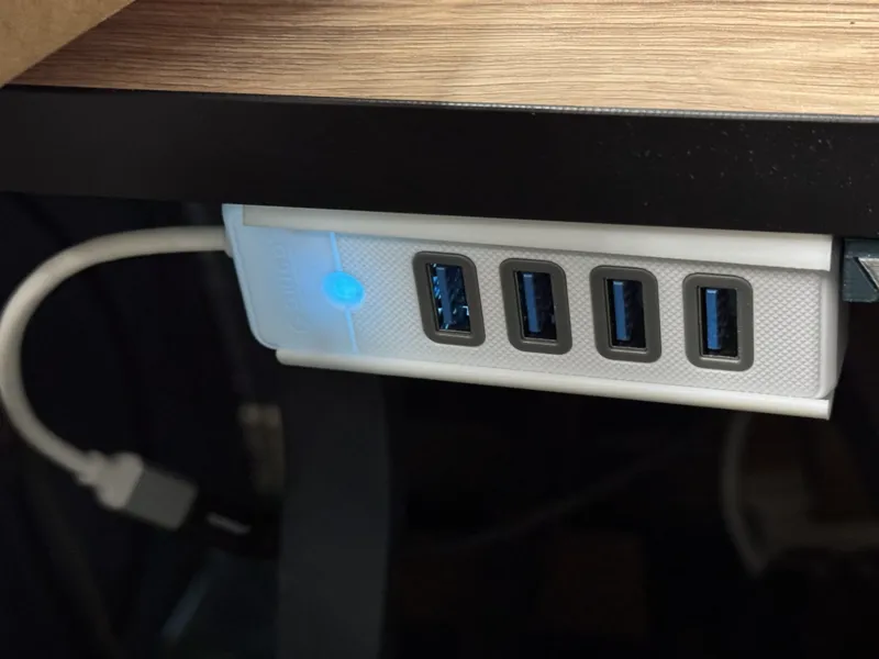 Supporto hub usb sottoscrivania