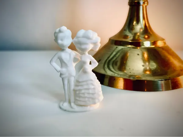 Jeunes mariés — figurine miniature