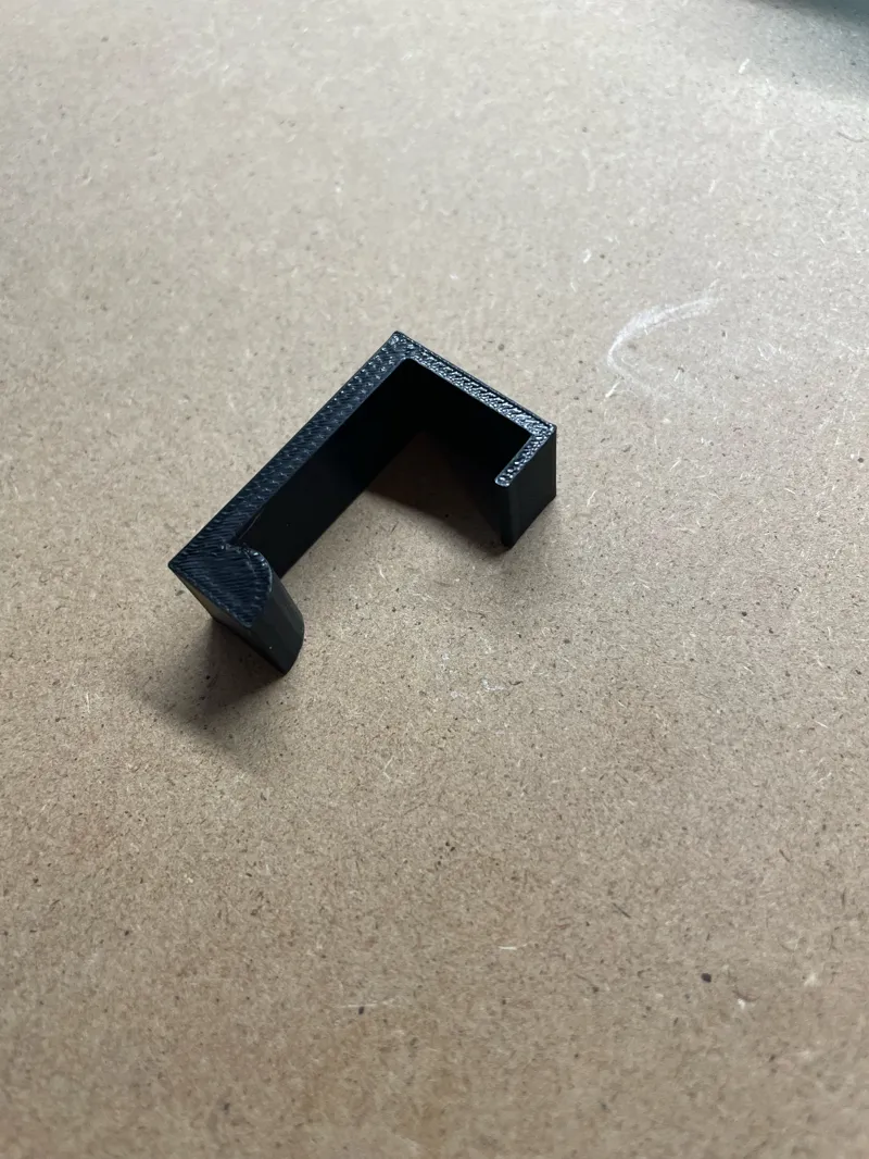 Rubbermaid 32gal Garbage / Trash Bag Clip