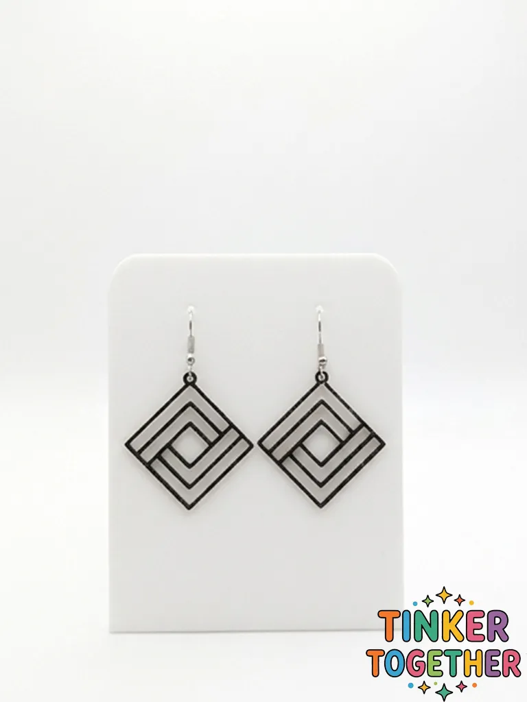 Geometric square line earrings view 3