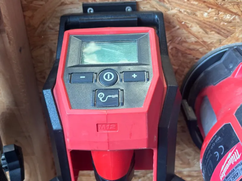 Milwaukee Kompressor 12V Wandhalter