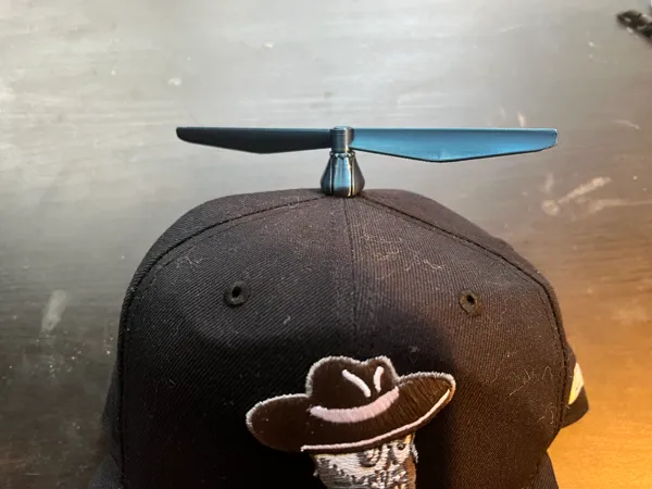 Hélice pour casquette - impression en place et sécurisée
