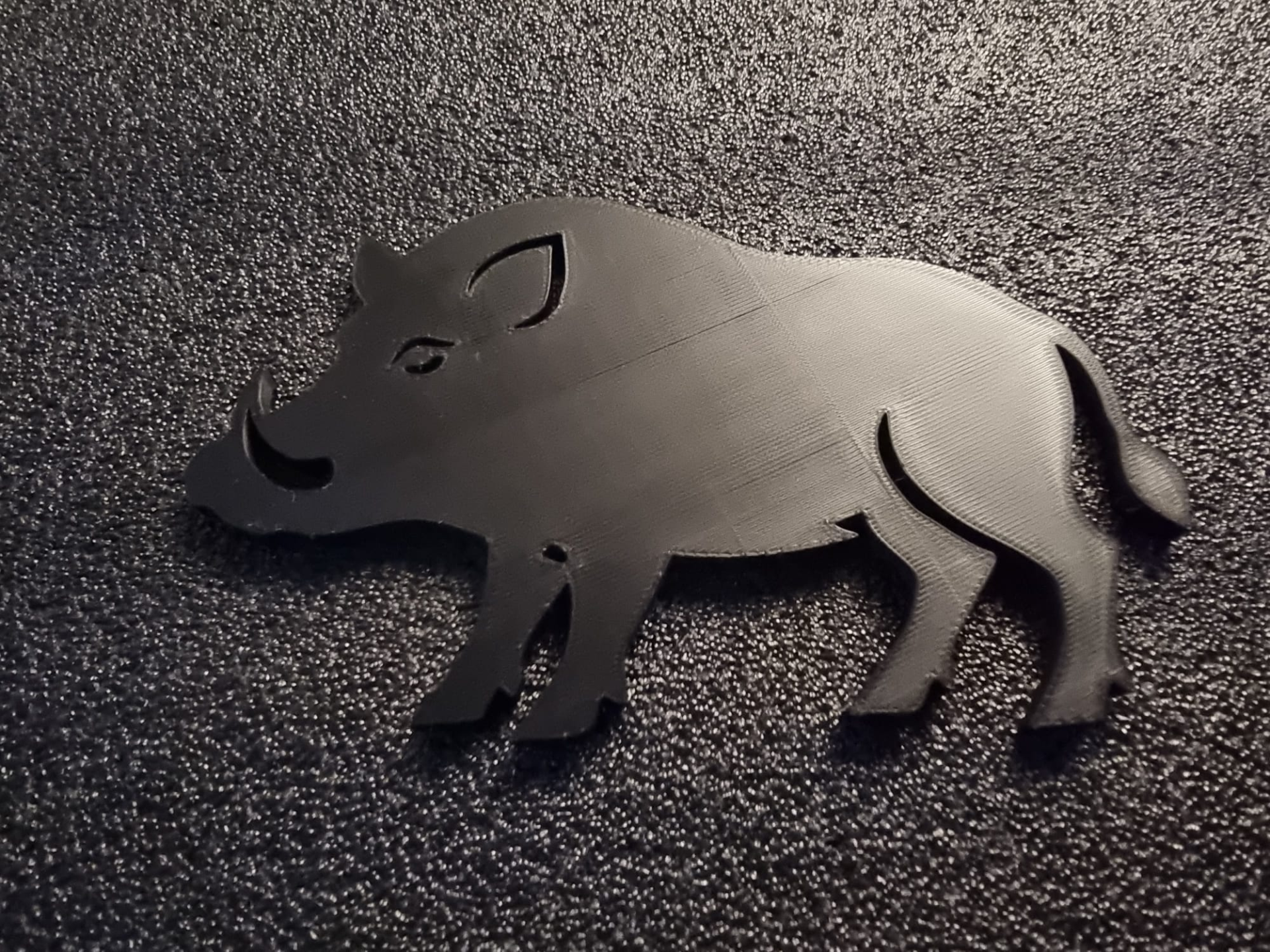 Wildschwein als Scherenschnitt