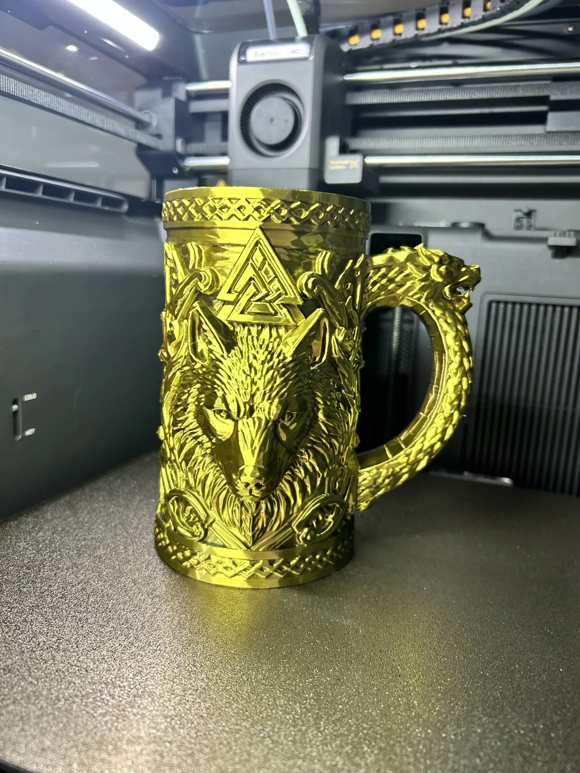 Wikingerkrug mit Wolf & Drachenhenkel Celtic wulf view 2
