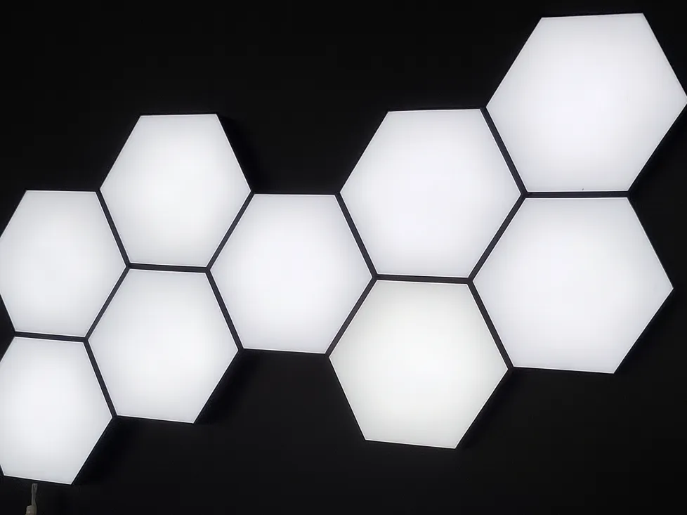 Panneau lumineux hexagonal sans collage
