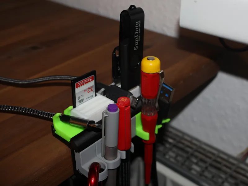 Custom Cable- & Penholder/Organizer (28mm desk)