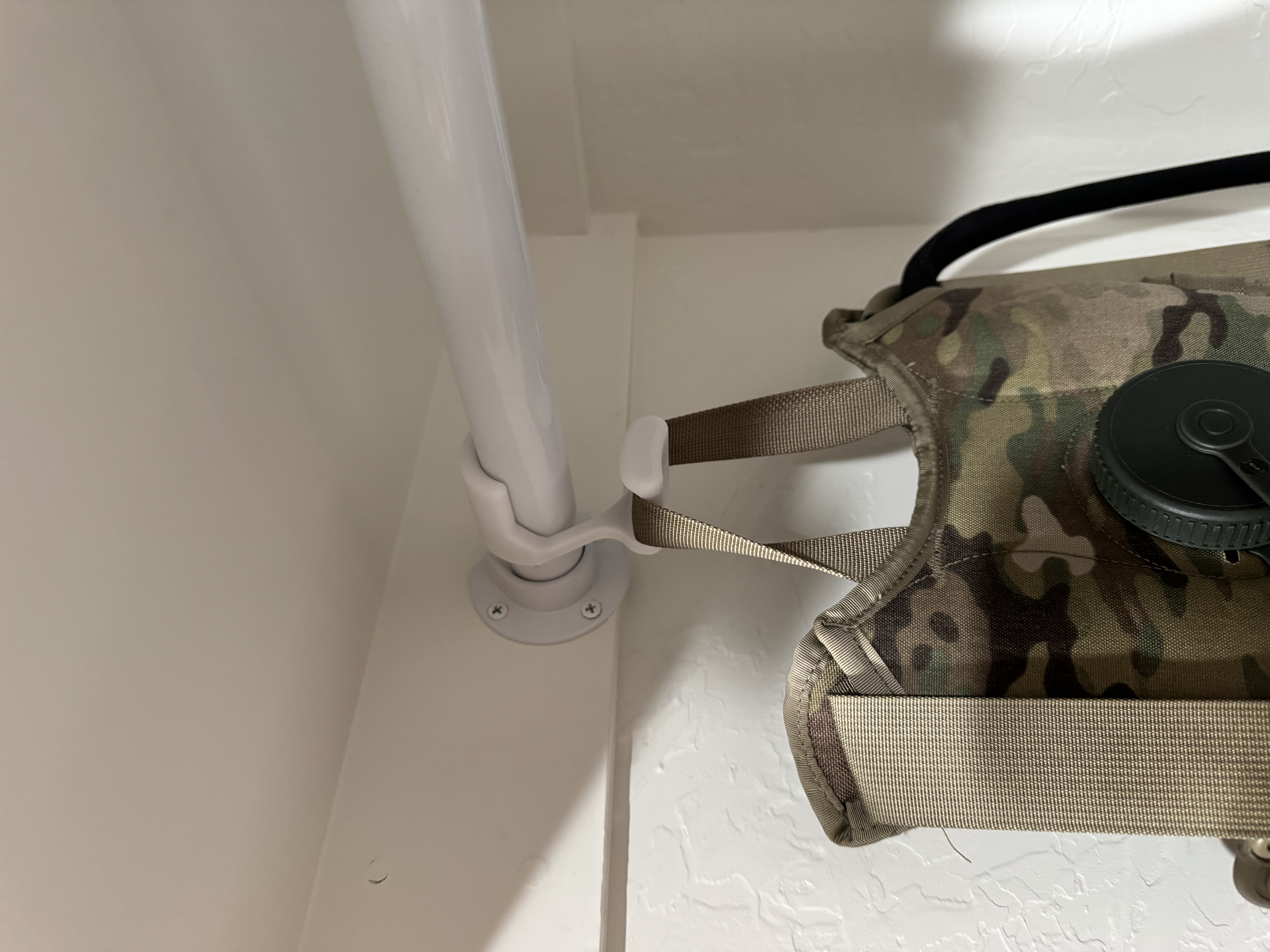 Miniatura 3 do modelo 3D Aesthetic backpack hanger
