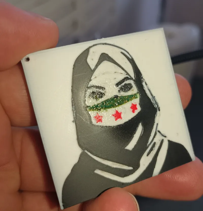 Free Syrian Girl - Keychain - Independence flag