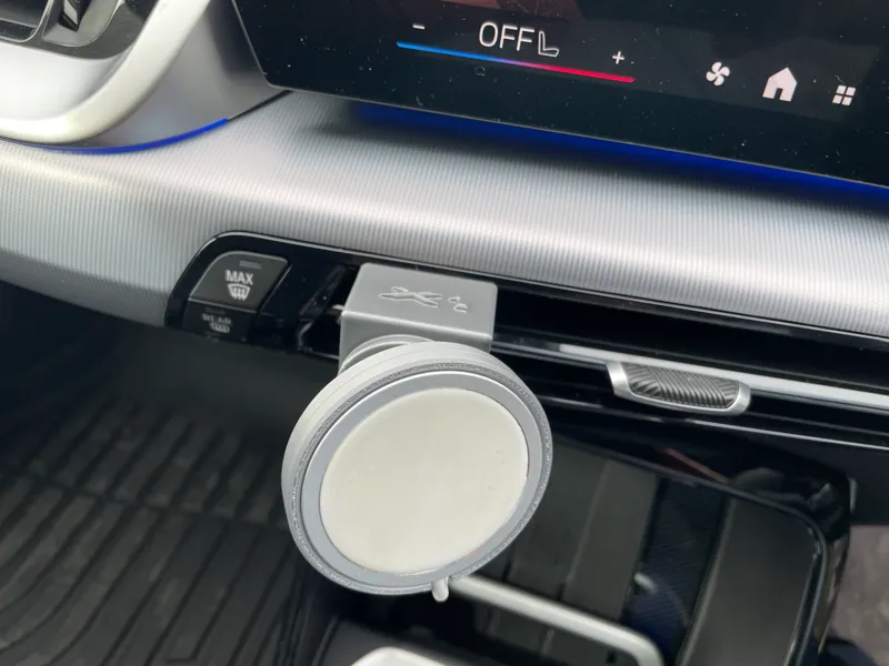 BMW X1 U11 Magsafe iPhone Swivel Mount