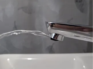 Prank side-spray faucet aerator