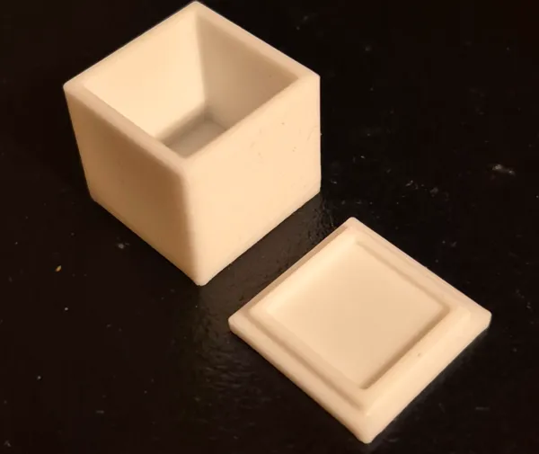 Petite boîte 20x20x20 avec couvercle