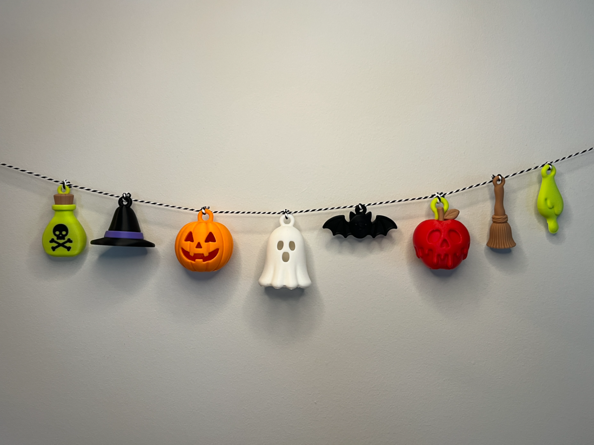 Halloween Garland - pumpkin, ghost, bat, witch hat - 1