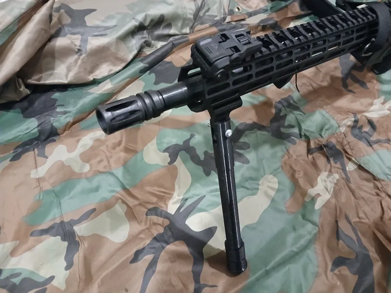 M4/AR-15 bipod with Quadrail and M-Lok mont