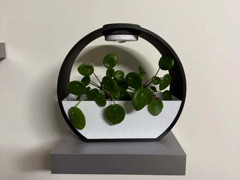 Plant pot with LED light