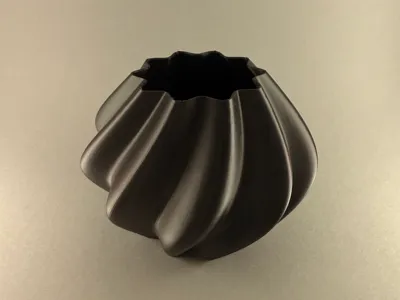 Round Spiral Vase