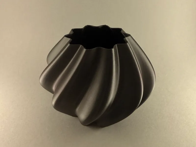 Round Spiral Vase